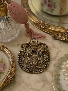 Vintage REINAD Signed Golden Lion Crest Badge Pin Brooch